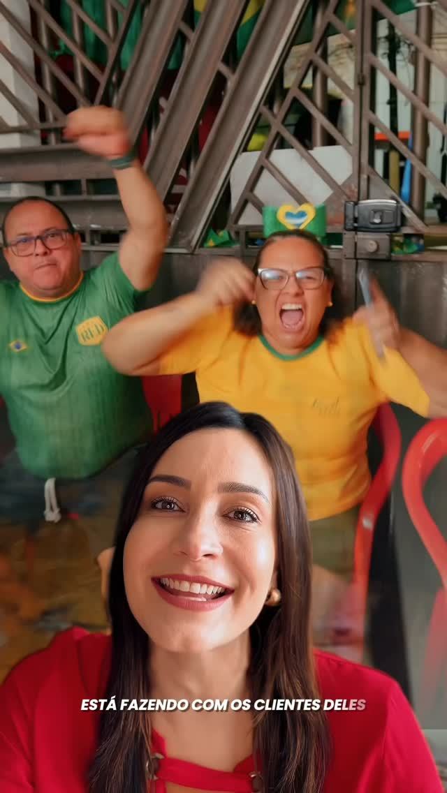 Família de clientes RED comemorando