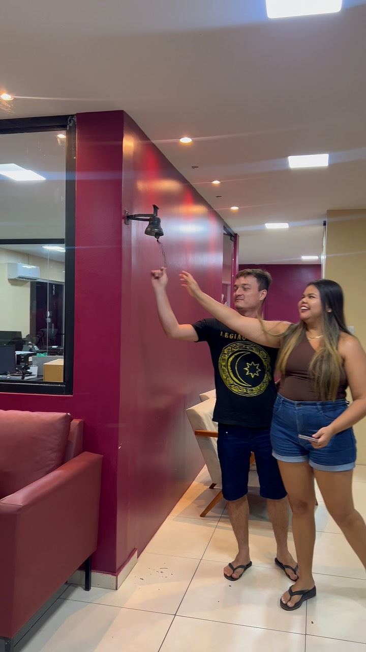 Equipe RED comemorando no escritório